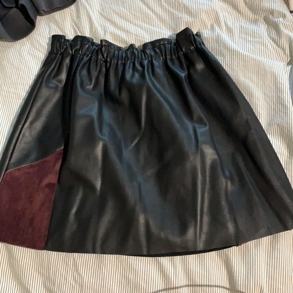 Gorgeous Leather skirt - Picture 2 of 2